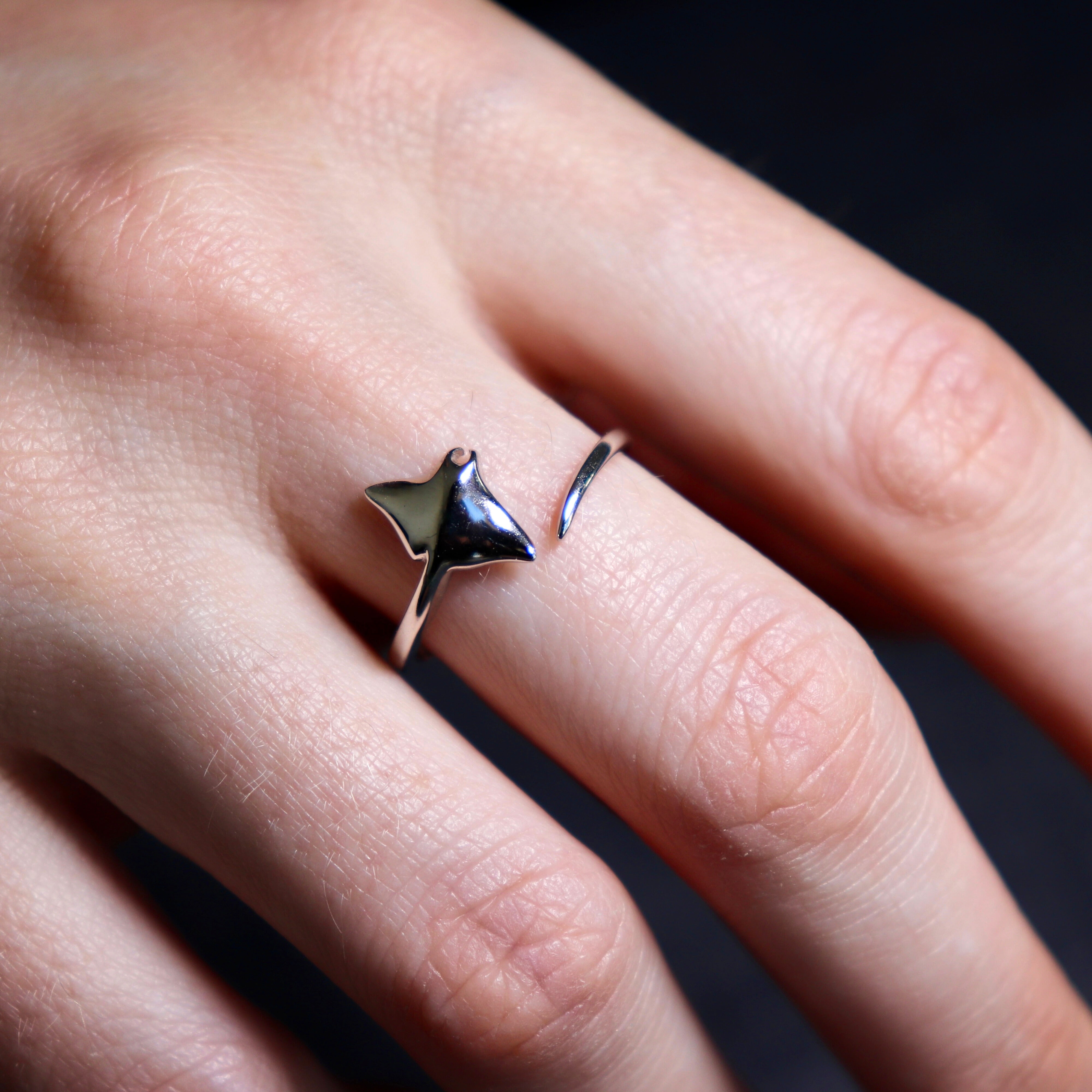 Bague Raie Manta argentée - Aile de l'Océan